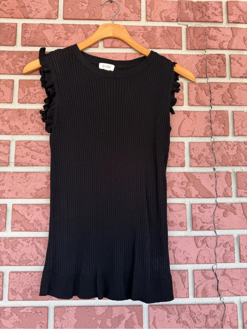 LA MIEL Black Ribbed Knit Sleeveless Top